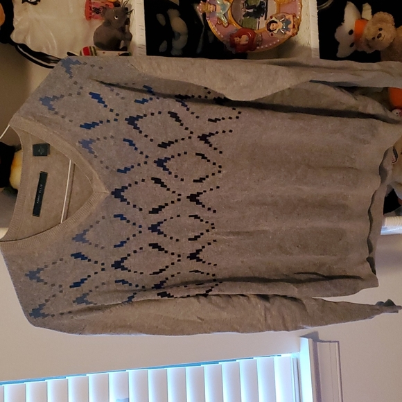 Sweater - Picture 1 of 3